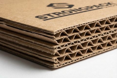 Chi tiết cấu trúc lớp sóng chịu lực vững chắc trong quá trình in hộp giấy carton.