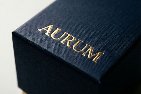 Thiết kế khay định hình lót nhung chống va đập chuyên nghiệp khi in hộp mỹ phẩm.