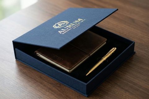 Chi tiết hộp quà tặng nắp nam châm cao cấp trong gói báo giá in doanh nghiệp.