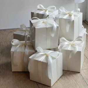 Dịch vụ in hộp giấy ivory số lượng lớn mang đến giải pháp bao bì cao cấp, sang trọng cho doanh nghiệp.