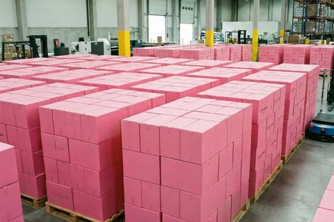 Xưởng sản xuất cung cấp dịch vụ in số lượng lớn theo yêu cầu với chất lượng bao bì đồng đều và chuyên nghiệp.