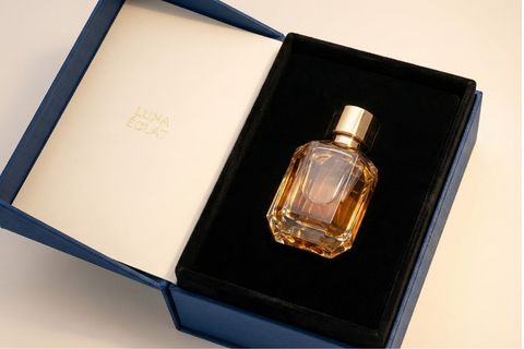 Khay định hình lót nhung bảo vệ sản phẩm tuyệt đối từ dịch vụ in hộp cao cấp.