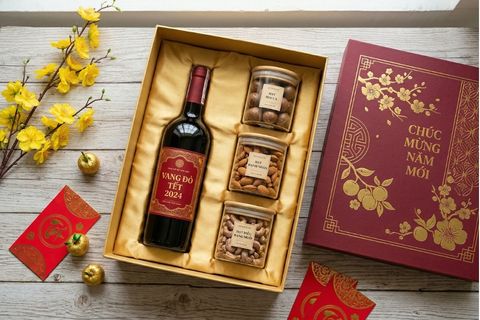 Thiết kế khay định hình đa năng, tiện dụng bên trong các mẫu hộp quà tết có sẵn.