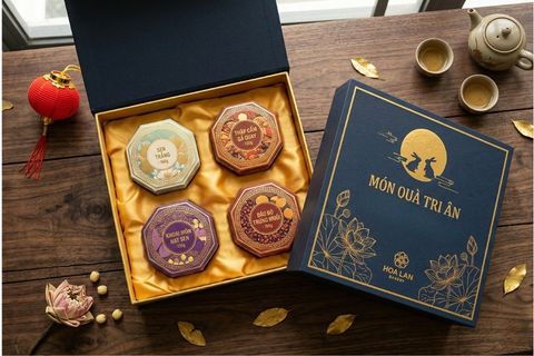 Ứng dụng hộp cứng âm dương nắp lửng sang trọng để đựng bộ quà tặng cao cấp.