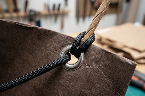 Hệ thống quai xách cao cấp khi làm túi giấy theo yêu cầu