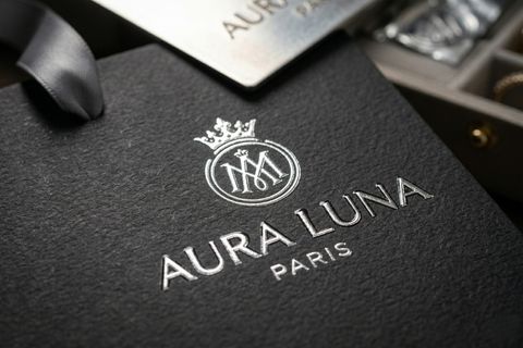 Công nghệ gia công ép kim và dập nổi khi làm túi giấy theo yêu cầu