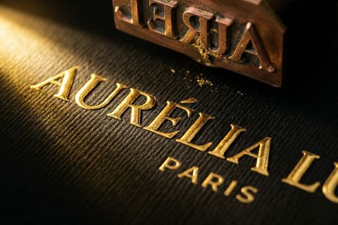 Kỹ thuật ép kim và dập nổi 3D khi in logo lên túi giấ