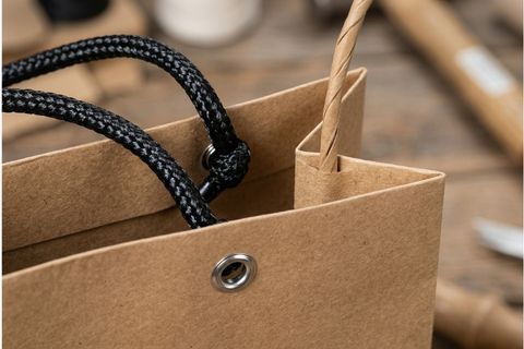 hệ thống quai xách lụa và dây dù chịu lực khi gia công túi giấy