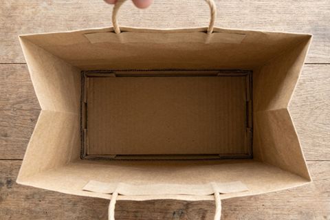 Lót đáy carton cứng cáp chống bục rách của dịch vụ in túi giá rẻ