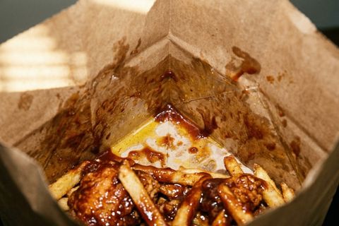 lớp màng sinh học chống thấm dầu mỡ bên trong túi giấy thực phẩm