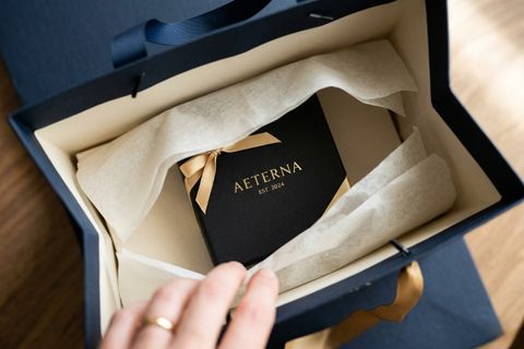 Nghệ thuật tạo trải nghiệm Unboxing hoàn hảo thông qua bao túi giấy cao cấp