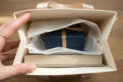 Nghệ thuật tạo trải nghiệm Unboxing hoàn hảo thông qua bì giấy cao cấp