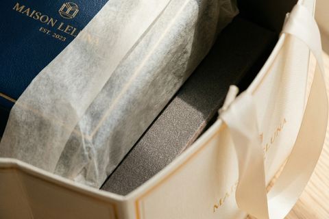 Nghệ thuật tạo trải nghiệm Unboxing hoàn hảo thông qua bì giấy đựng quà cao cấp