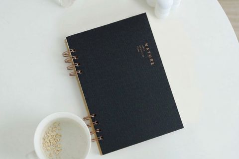 Mẫu bìa gợn sóng đơn giản sang trọng của sổ tay tại Homeprint