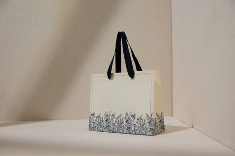 Túi giấy shop thời trang hoa nhí