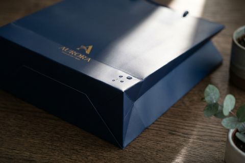 Kỹ thuật cán màng nilon giúp tăng sức bền cho giấy làm túi xách.