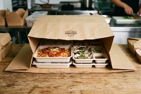 Thiết kế đáy bè ngang vững chãi của túi giấy đựng thực phẩm.