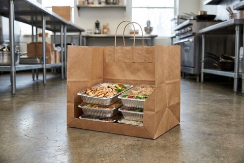 Thiết kế đáy vuông rộng rãi vững chãi của dự án in túi giấy bán hàng.