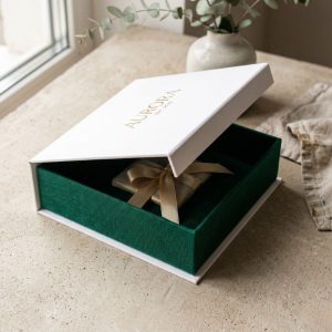 Cấu trúc hai mặt độc đáo của giấy ivory kraft trong sản xuất bao bì.