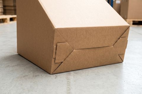 Cơ chế khóa đáy tự động chắc chắn trong gia công bao bì hộp giấy.