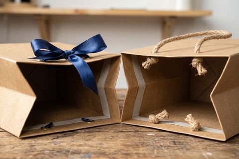 Hệ thống quai xách chắc chắn của thành phẩm in túi giấy in kỹ thuật số