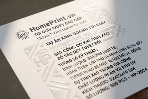 Hiệu ứng phủ UV định hình và độ sắc nét text trên bề mặt in túi giấ