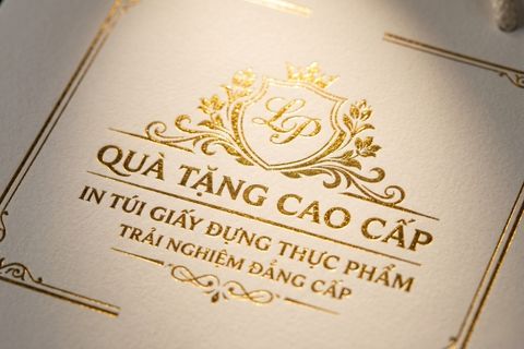 Hiệu ứng ép kim vàng Gold Foil cao cấp trên túi giấy đựng thực phẩm.