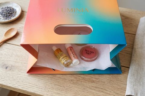 Cấu trúc quai đục lỗ hột xoài hiện đại khi nhận in túi giấy theo yêu cầu