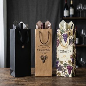 Các mẫu in túi giấy đựng rượu phom dáng đứng vuông vức và cao cấp.
