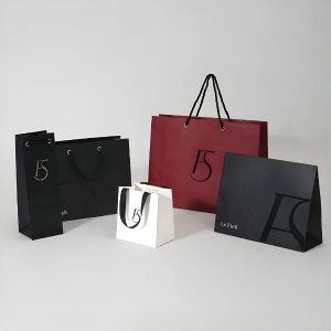 Các mẫu in túi giấy in kỹ thuật số đa dạng màu sắc và kích thước.