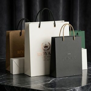 Tổng hợp các mẫu túi giấy cao cấp với kỹ thuật ép kim và phom dáng đứng vuông vức dành cho doanh nghiệp B2B tại HomePrint.